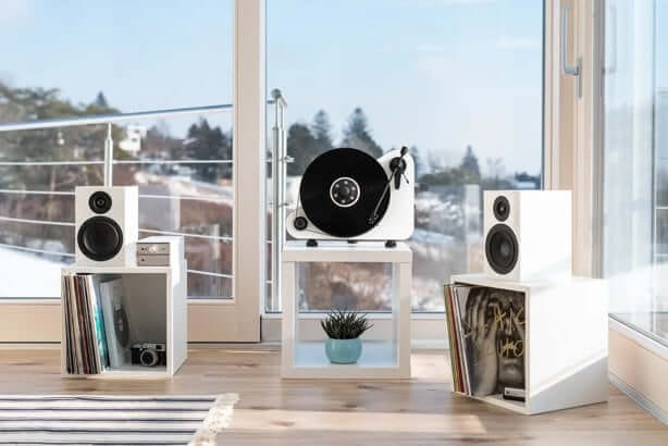 เครื่องเล่นแผ่นเสียง PROJECT :VT-E BT (พร้อมหัวเข็ม ORTOFON รุ่น OM5E) (สีแดง)