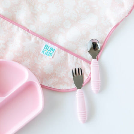ชุดช้อนส้อมสแตนเลส ด้านจับซิลิโคน 18m+ Bumkins Spoon and Fork Set Pink_2