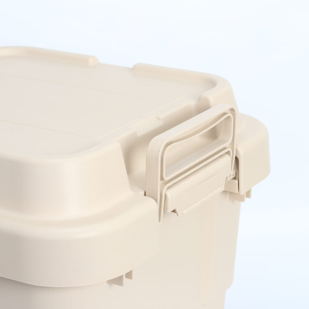 กล่องอเนกประสงค์ ICEBASE รุ่น XC-301BE ขนาด 30 ลิตร สีเบจ