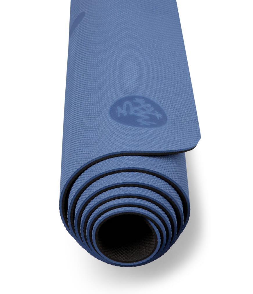เสื่อโยคะ MANDUKA รุ่น BEGIN 5MM สีน้ำเงิน - ดำ (68")
