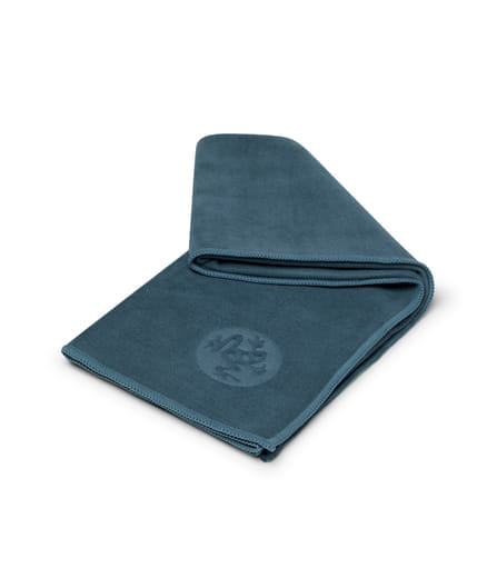 ผ้าปูทับเสื่อโยคะผืนเล็ก Manduka รุ่น eQua® Hand สีเขียว (16
