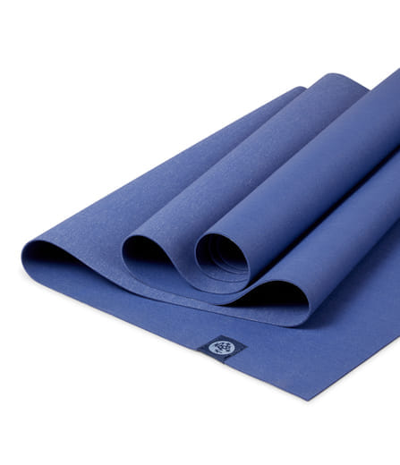 เสื่อโยคะ MANDUKA รุ่น EKO® SUPERLITE TRAVEL 1.5MM สีน้ำเงิน (71
