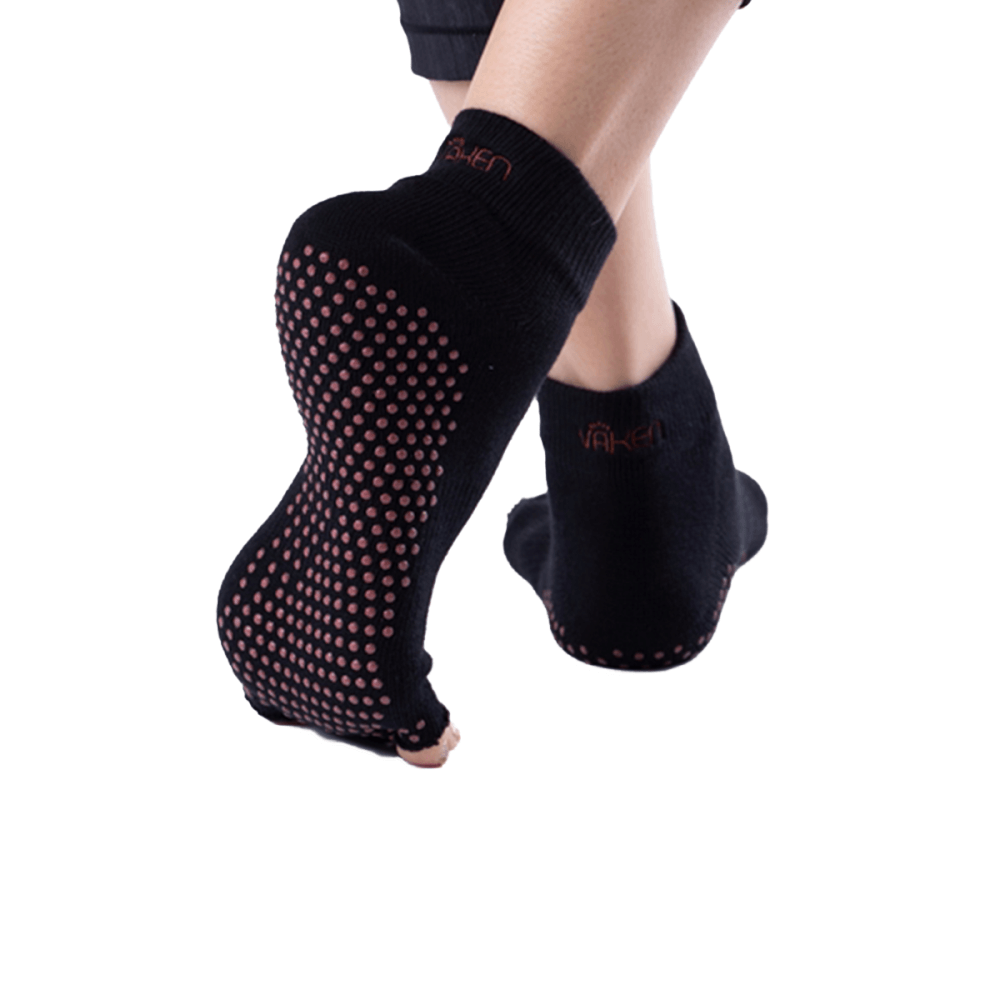 ถุงเท้ากันลื่นเปิดนิ้ว Vaken รุ่น Grip Socks Half Toe สีดำดอทน้ำตาล ไซส์ M/L