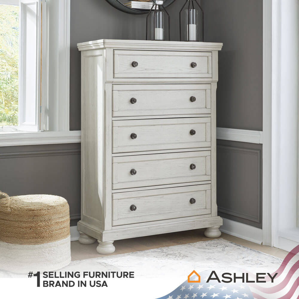 ตู้ลิ้นชัก 5 ลิ้นชัก ASHLEY FURNITURE HOMESTORE รุ่น ROBBINSDALE/100 สีขาววินเทจ