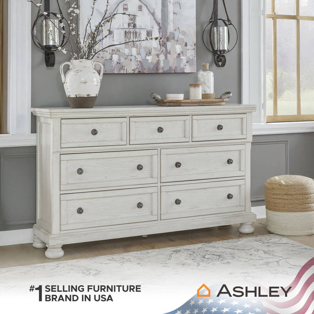 ตู้ลิ้นชัก 7 ลิ้นชัก ASHLEY FURNITURE HOMESTORE รุ่น ROBBINSDALE/166 สีขาววินเทจ