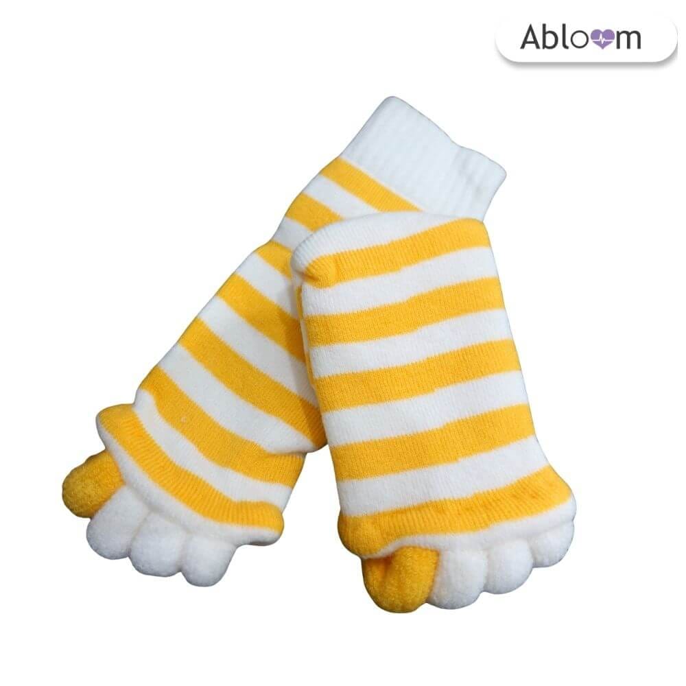 ถุงเท้าใส่นอน แบบแยกนิ้ว ABLOOM 0040122001011_เหลือง/ขาว