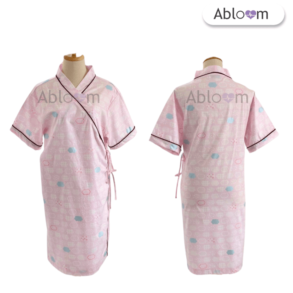 ชุดคลุม แบบผูกโบว์ด้านข้าง ABLOOM 0040098021044_ชมพูลายก้อนเมฆ ไซซ์ M_0