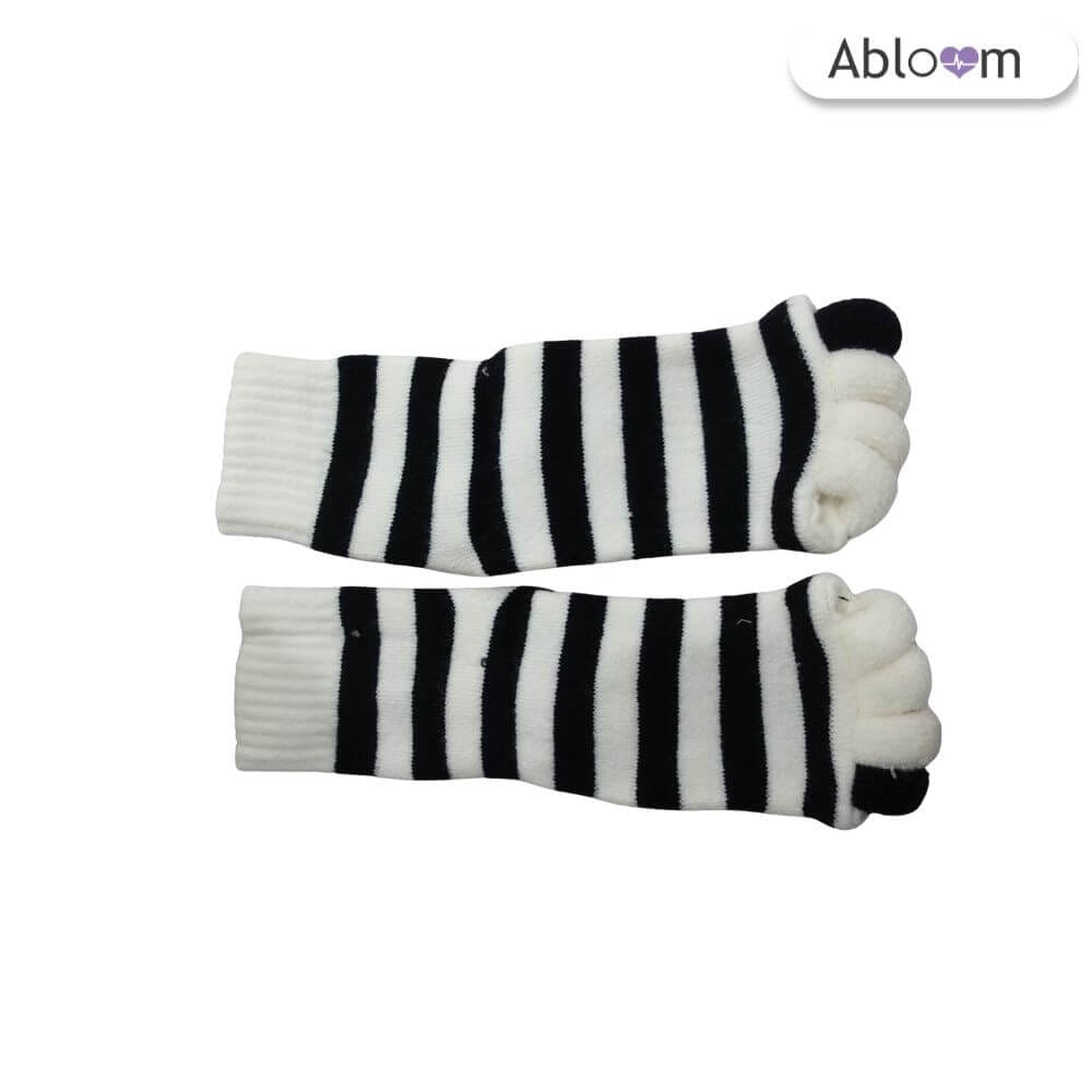 ถุงเท้าใส่นอน แบบแยกนิ้ว ABLOOM 0040122001011_สีขาว/ดำ