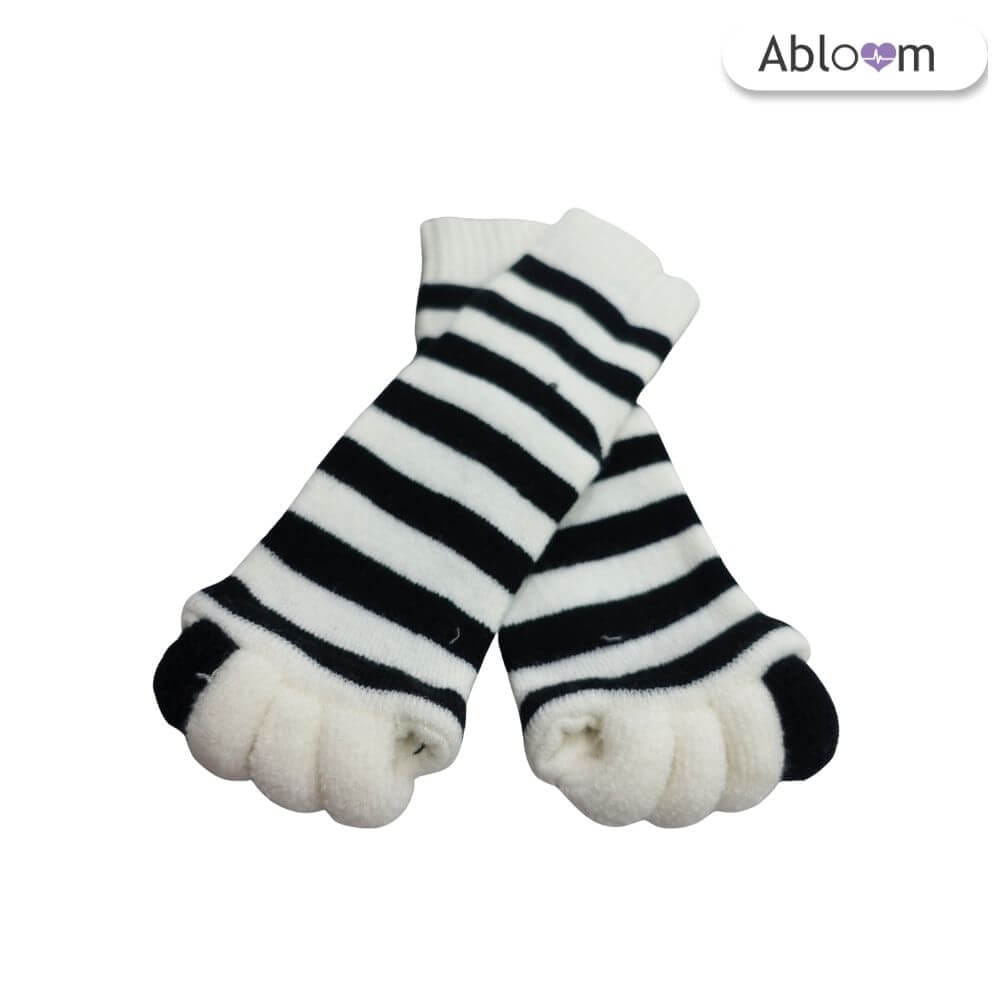 ถุงเท้าใส่นอน แบบแยกนิ้ว ABLOOM 0040122001011_สีขาว/ดำ