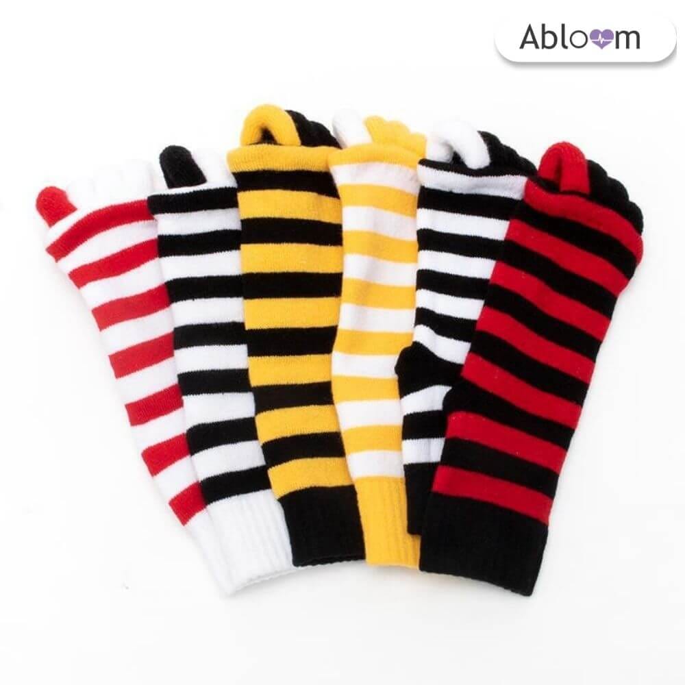 ถุงเท้าใส่นอน แบบแยกนิ้ว ABLOOM 0040122001011_สีขาว/แดง