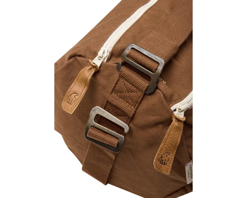 กระเป๋าสะพาย Nordisk Karlstad Duffel 27 L สีน้ำตาล