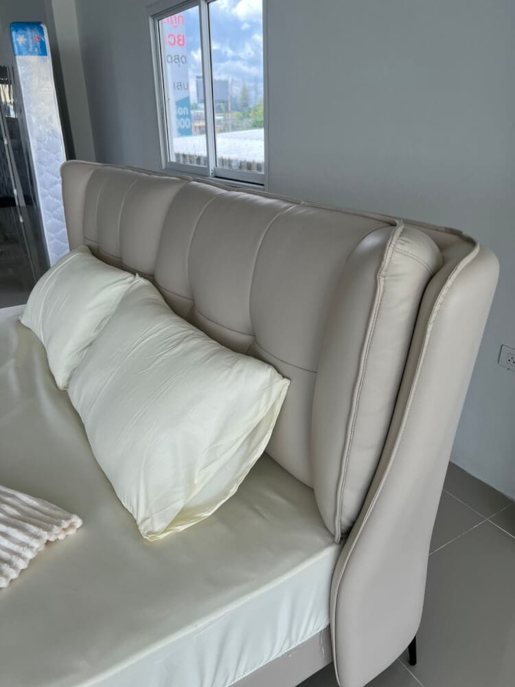 เตียง 6 ฟุต MJHOMEDESIGNS รุ่น DC1106 ขนาด 225X210X106 ซม. สีเบจ