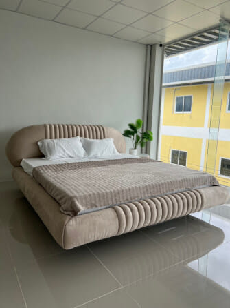 เตียง 6 ฟุต MJHOMEDESIGNS รุ่น DC1091 ขนาด 237X223X100 ซม. สีเบจ_3