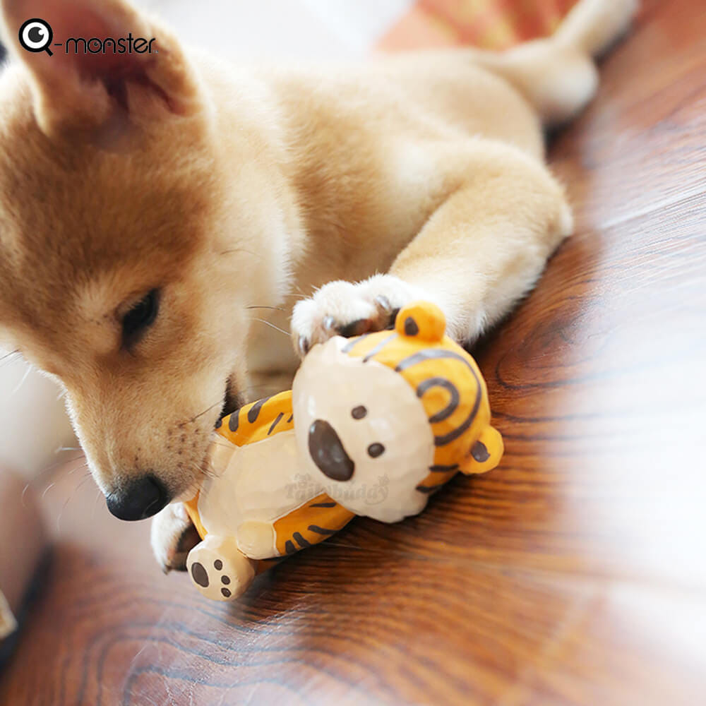 ของเล่นสุนัข Q-MONSTER WOOD CARVING ตุ๊กตาพี่เสือ