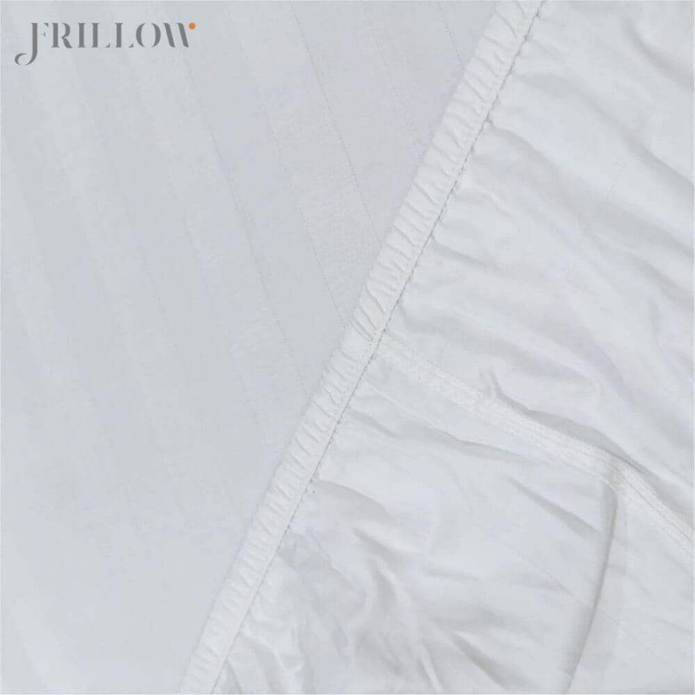 ชุดผ้าปูที่นอน.6 ฟุต FRILLOW HOTEL COLLECTION ผ้า COTTON SILK 250TC สีขาวลายริ้ว พร้อมผ้าห่ม_6