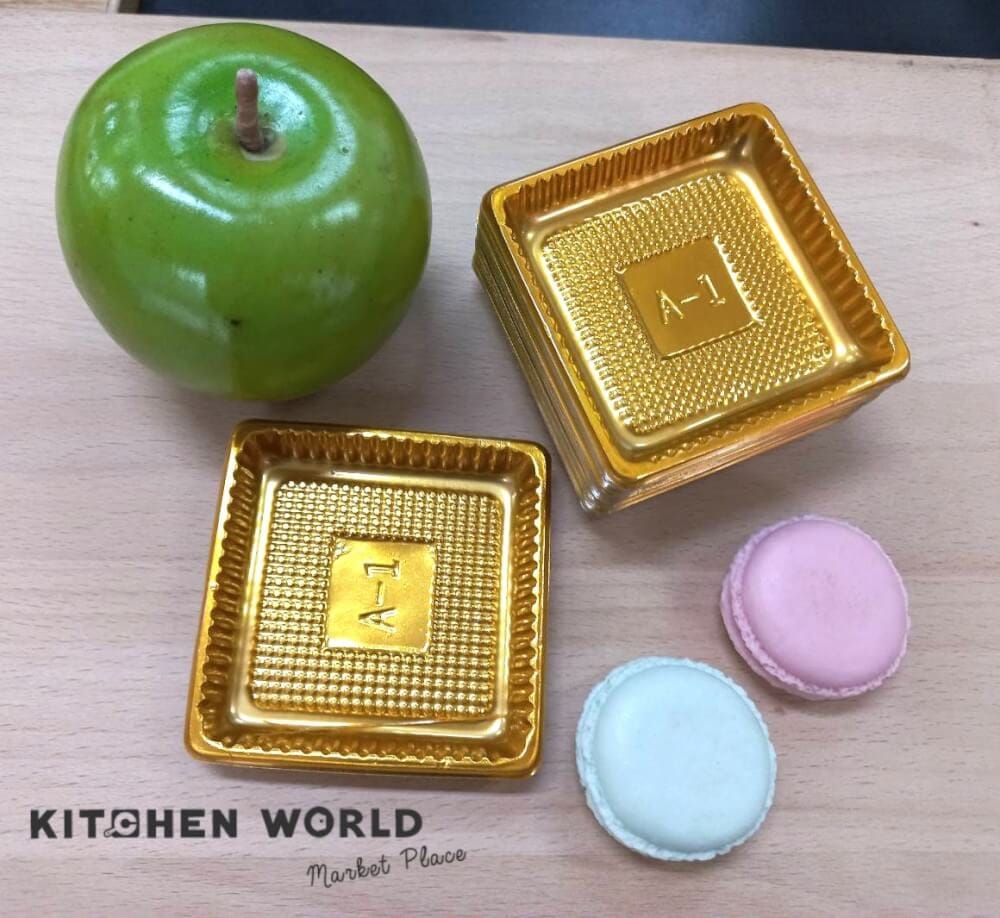 ถาดรองขนมพลาสติกทรงสี่เหลี่ยม KCW PK0084 แพ็ค 200 ชิ้น สีทอง