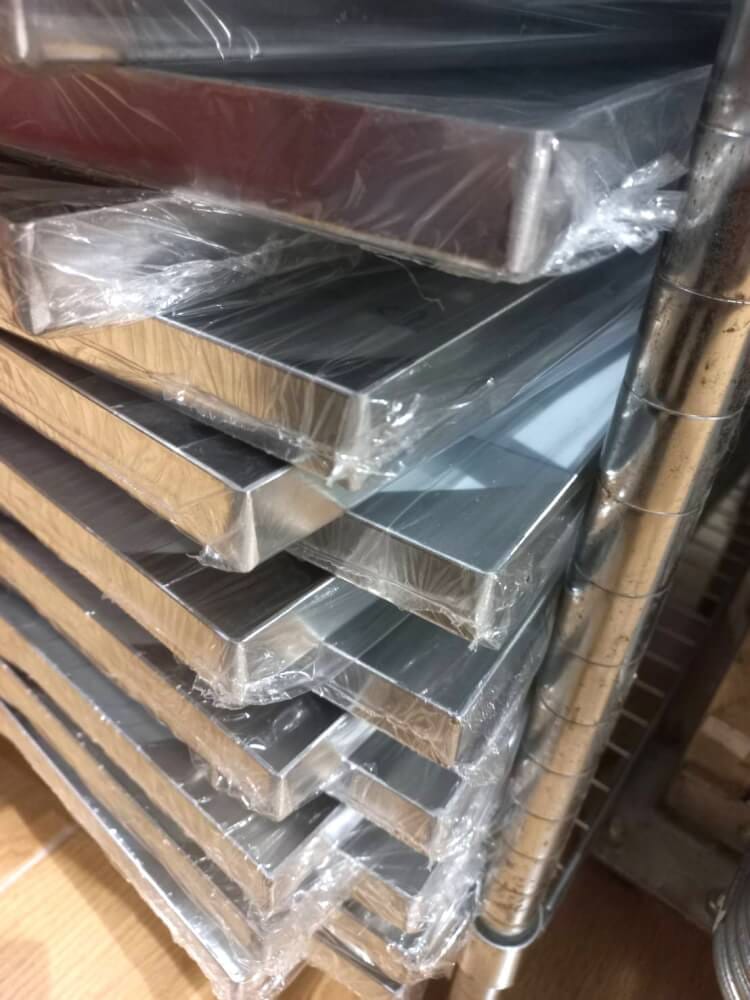 ถาดอบอลูมิเนียมขอบตรง DE BUYER BW4105 ขนาด 60X40X2 ซม.