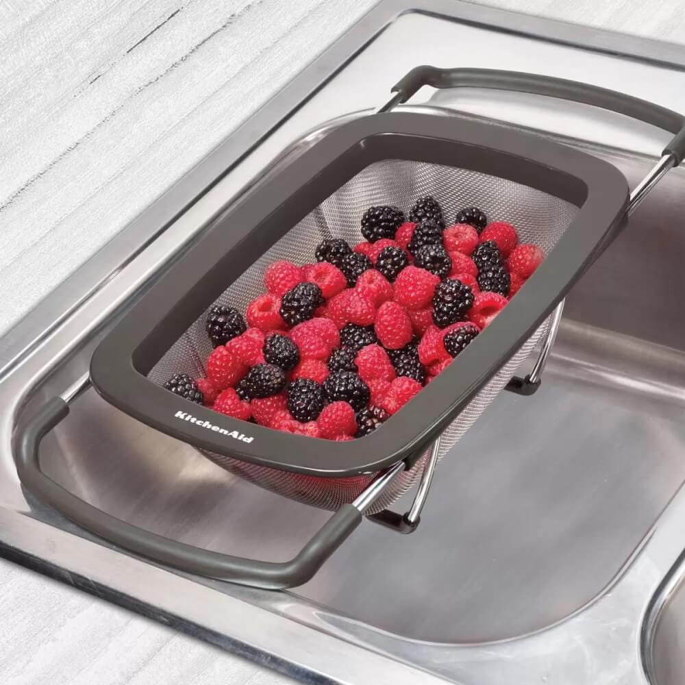 กระชอนล้างผักผลไม้สแตนเลสขยายได้ KitchenAid KG867OB สีดำ
