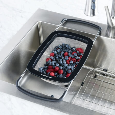 กระชอนล้างผักผลไม้สแตนเลสขยายได้ KitchenAid KG867OB สีดำ_2
