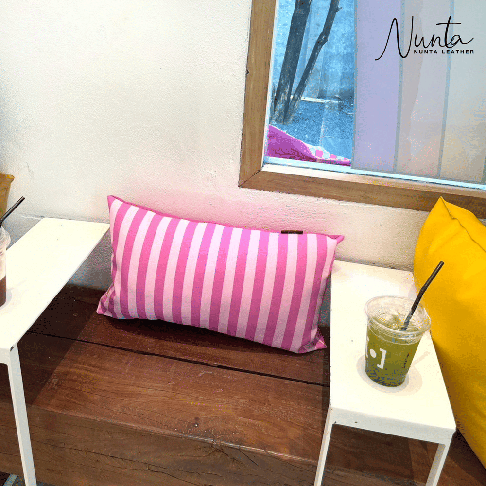 หมอนพิง Nunta Leather รุ่น Sunkissed Size: 15x15 นิ้ว สีแดง-ขาว