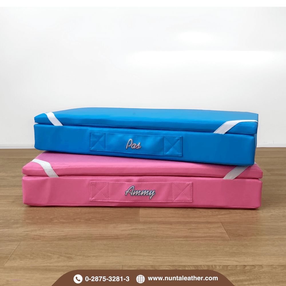 เบาะรองนั่ง พับได้ พิมพ์ชื่อได้ NUNTA LEATHER RISE FOLDABLE SEAT 60X60X10CM สีชมพูเข้ม_2