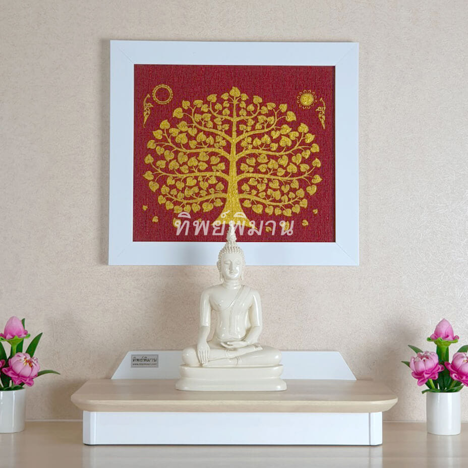 กรอบรูปมงคล Tippimaan ต้นโพธิ์ทอง ผ้าพื้นแดง กรอบขาว ขนาด 34x31ซม.