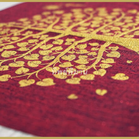กรอบรูปมงคล Tippimaan ต้นโพธิ์ทอง ผ้าพื้นแดง กรอบขาว ขนาด 34x31ซม._3