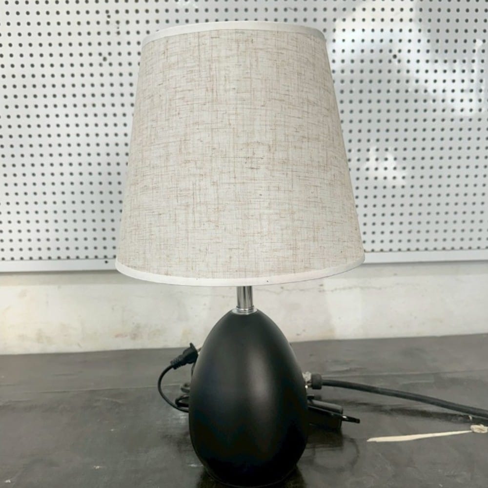 โคมไฟตั้งโต๊ะ YFACTORY รุ่น LT118175 ขนาด 24x24x42ซม. สีดำ