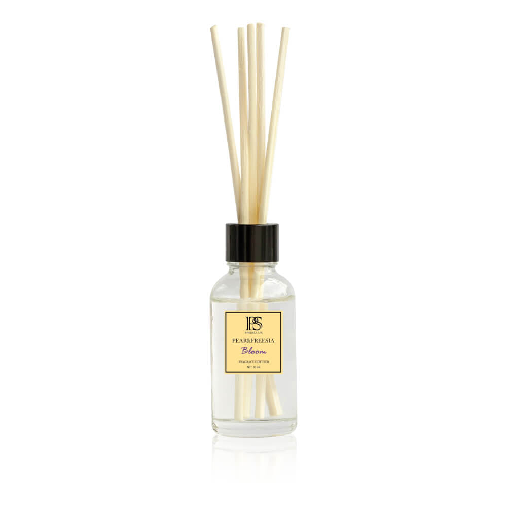 ก้านไม้หอมปรับอากาศ PHRUKSA SPA รีฟิล ขนาด 30 มล.  กลิ่น PEAR&FREESIA