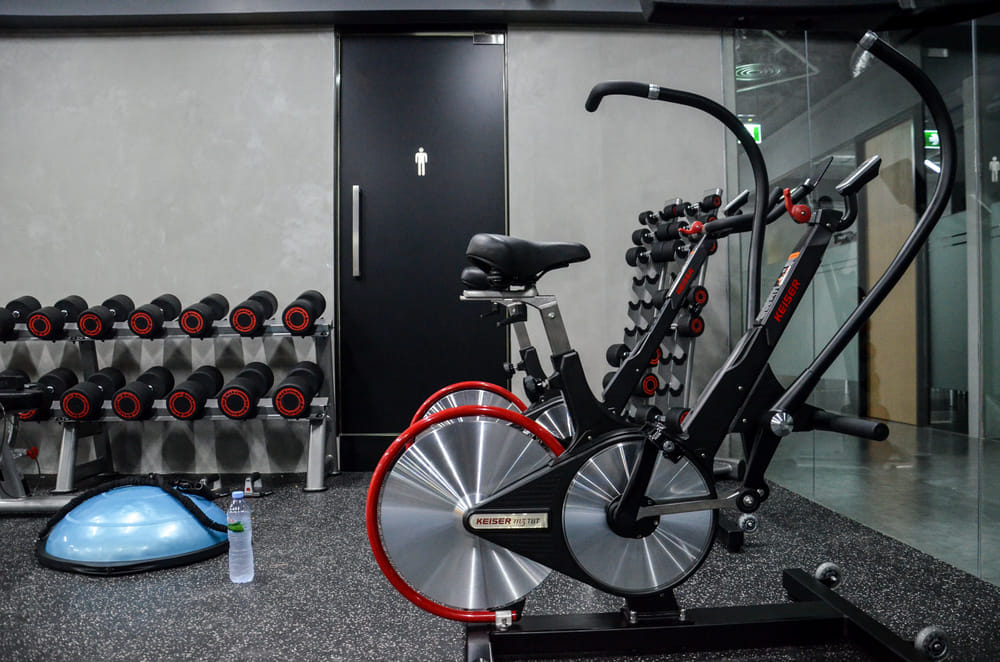 จักรยานฝึกร่างกายส่วนบนและส่วนล่าง KEISER M3I TBT