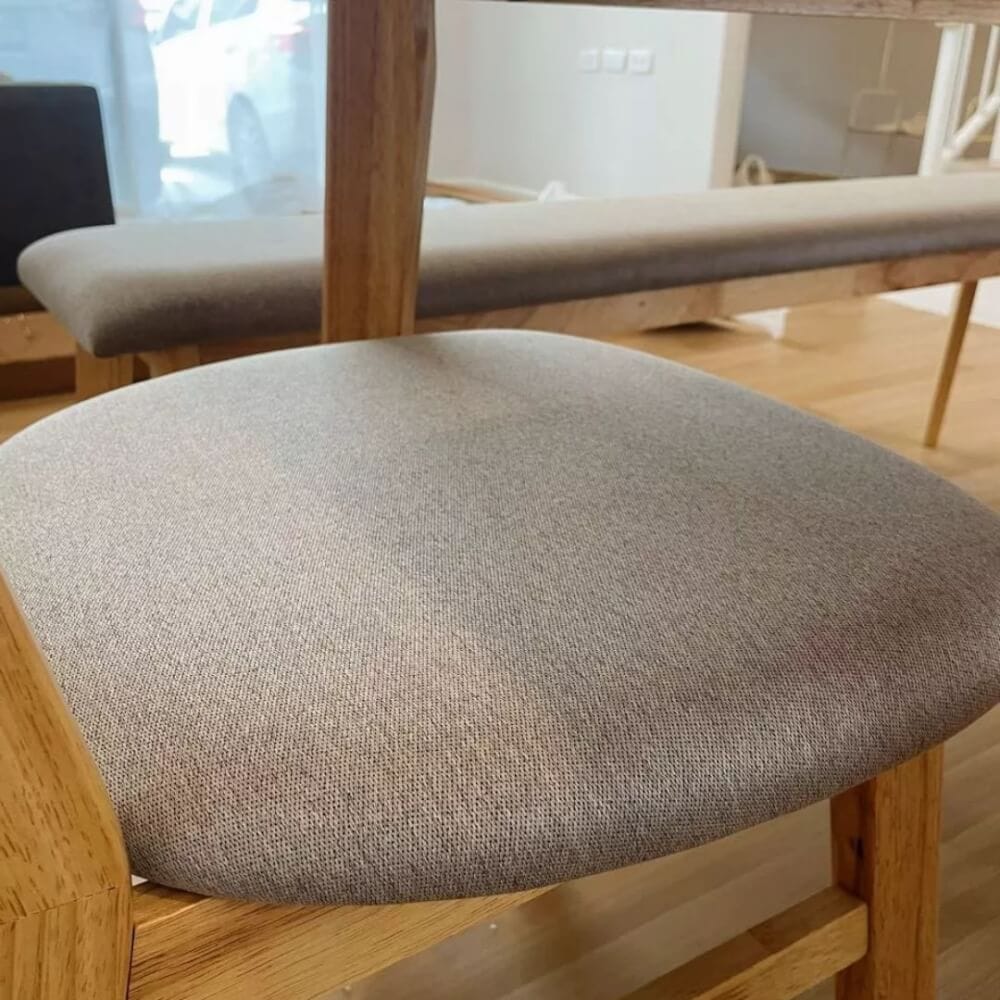 ชุดโต๊ะอาหาร 6 ที่นั่ง EVERGREEN FURNITURE เบาะผ้าสีเทา สีไม้ธรรมชาติ_2