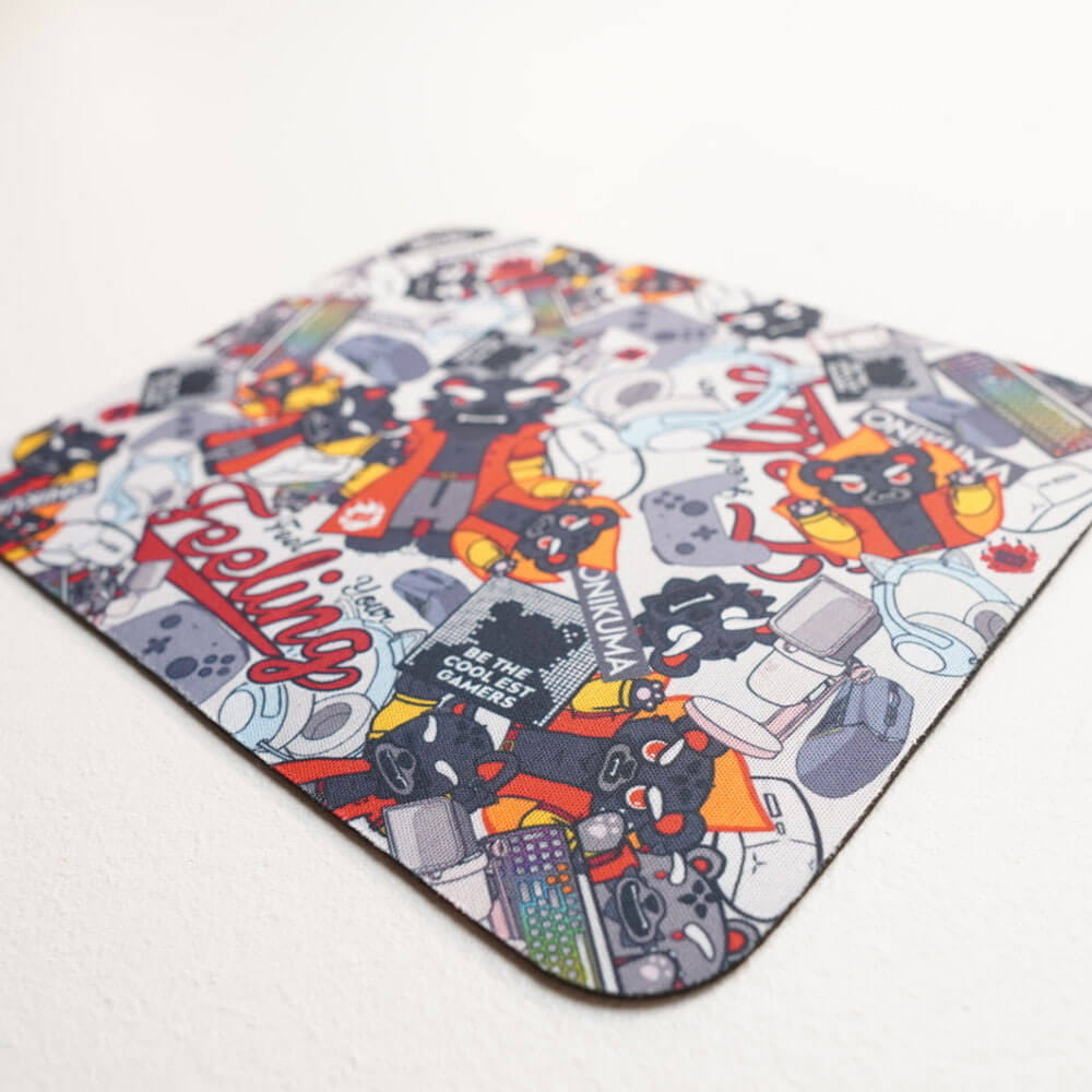 แผ่นรองเมาส์เกมมิ่ง ONIKUMA STICKER BOMB GAMING MOUSEPAD - สีขาว