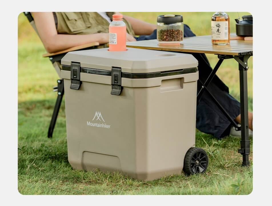ถังแช่อเนกประสงค์ แบบมีล้อเลื่อน MOUNTAINHIKER 38 ลิตร สีกากี_2