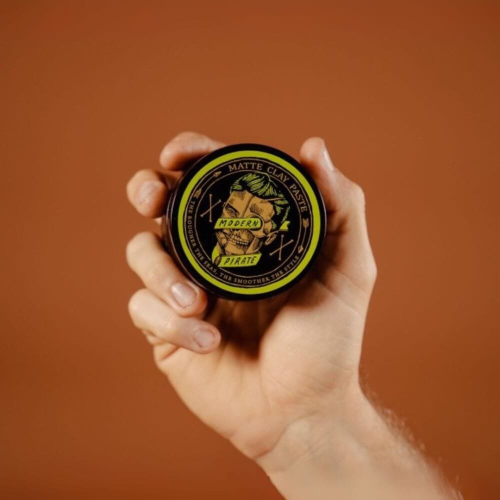 โพเมด MODERN PIRATE รุ่น MATTE CLAY อยู่ทรงดูเป็นธรรมชาติ (95ML) นำเข้าจาก ออสเตรเลีย