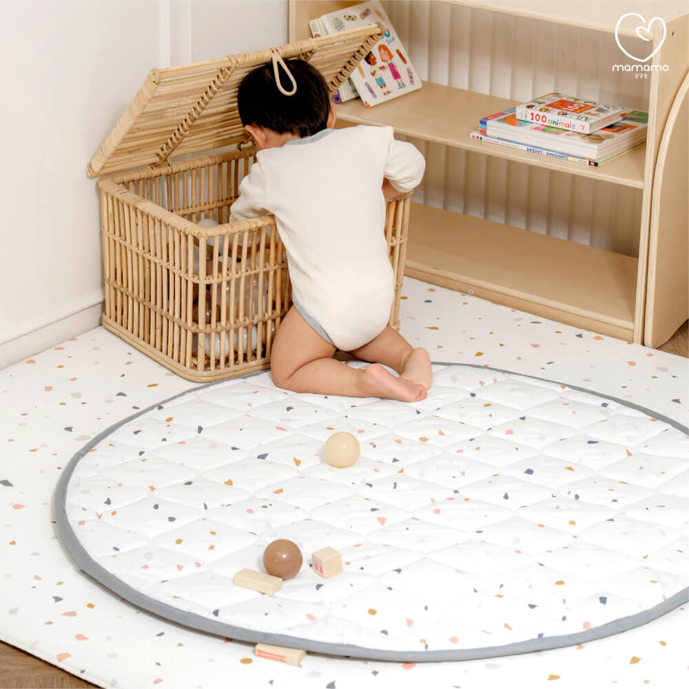 ผ้าปูรองคลาน MAMAMO ลาย PASTEL TERRAZZO รูปทรงวงกลม เนื้อผ้านุ่มนิ่ม มีปุ่มกันลื่น พร้อมส่ง
