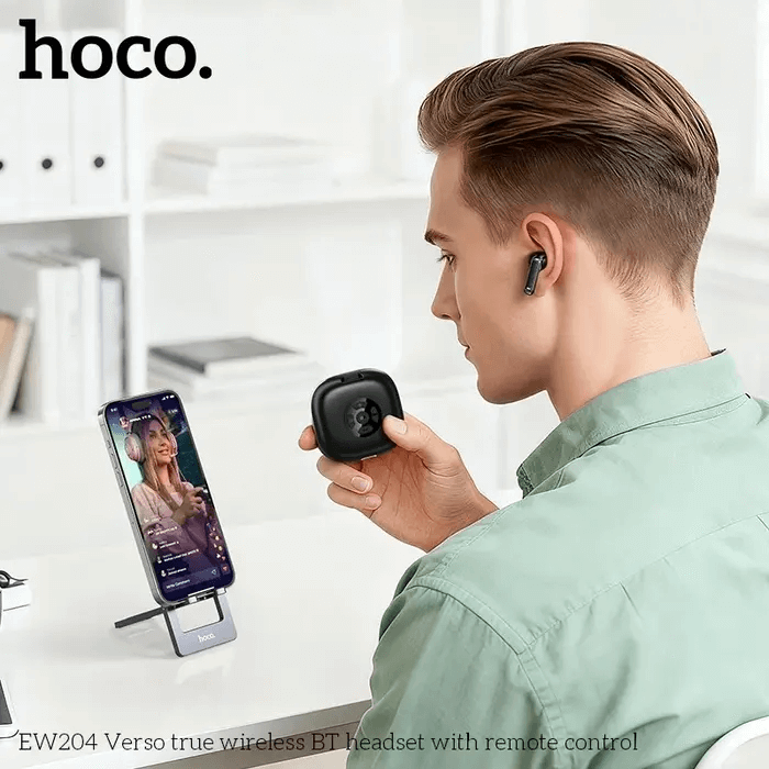 หูฟังไร้สาย HOCO EW204 พร้อมเคสรีโมทคอนโทรล ควบคุมสมาร์ทโฟน การชมวิดีโอ การฟังเพลง การถ่ายรูป สีดำ