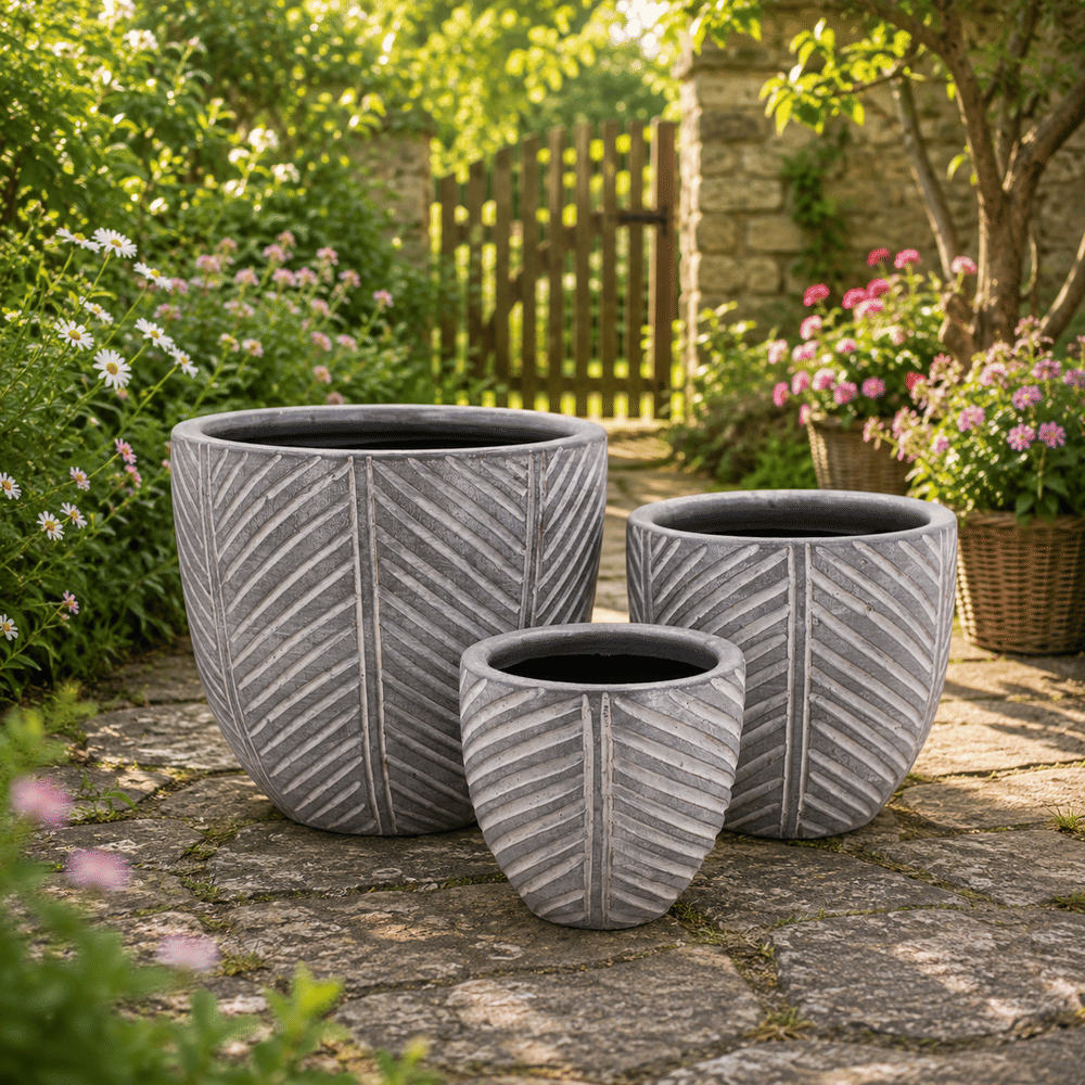 ชุดกระถางดินเผา เซ็ต 3ใบ KORAT SANGSUWAN POTTERY รุ่น THKSP031 ตกแต่งลวดลายธรรมชาติ 10 นิ้ว สีเทา