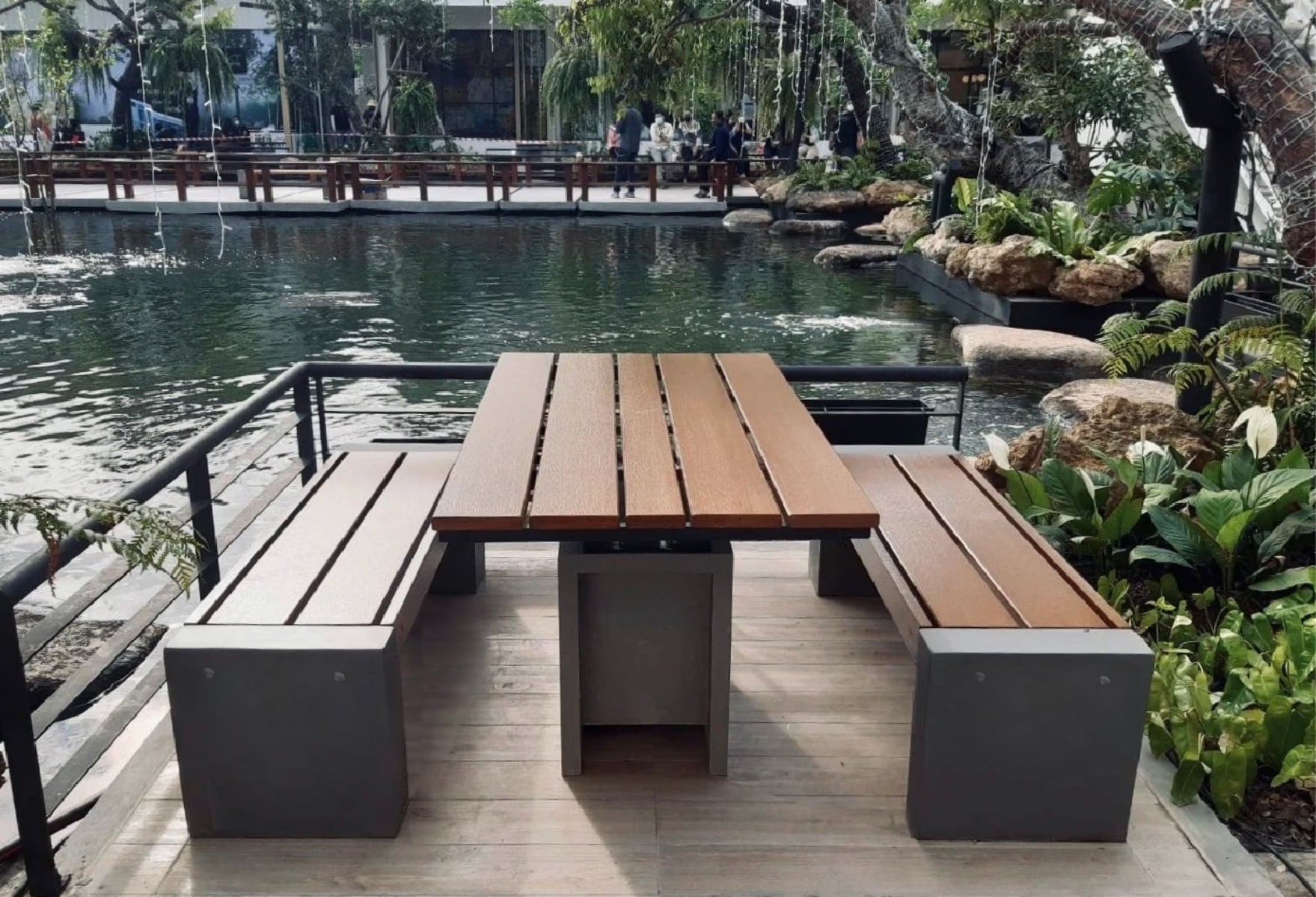 ชุดโต๊ะสนาม 4 ที่นั่ง CONCREATIONSTUDIO รุ่น TBLSLK-150-TEAK ชุดโต๊ะกลางท็อปไม้เทียมสีสัก_6