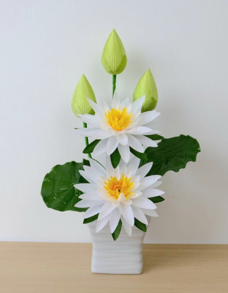 ดอกบัวประดิษฐ์ผ้าในแจกัน  JGLORYFLOWER  สีขาว แจกันเซรามิกทรงสี่เหลี่ยม_0