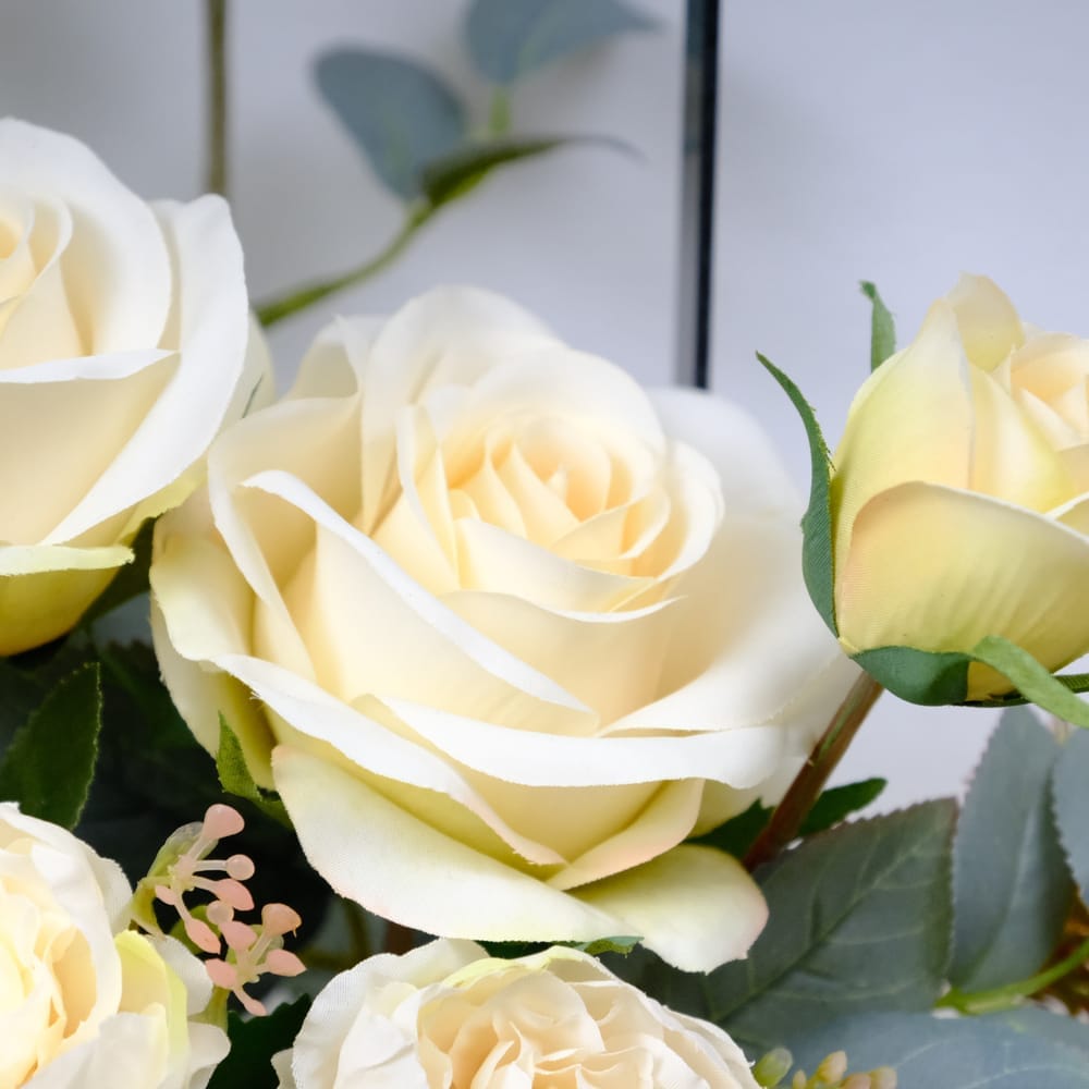 ดอกกุหลาบประดิษฐ์ผ้าในแจกัน JGLORYFLOWER สีครีม