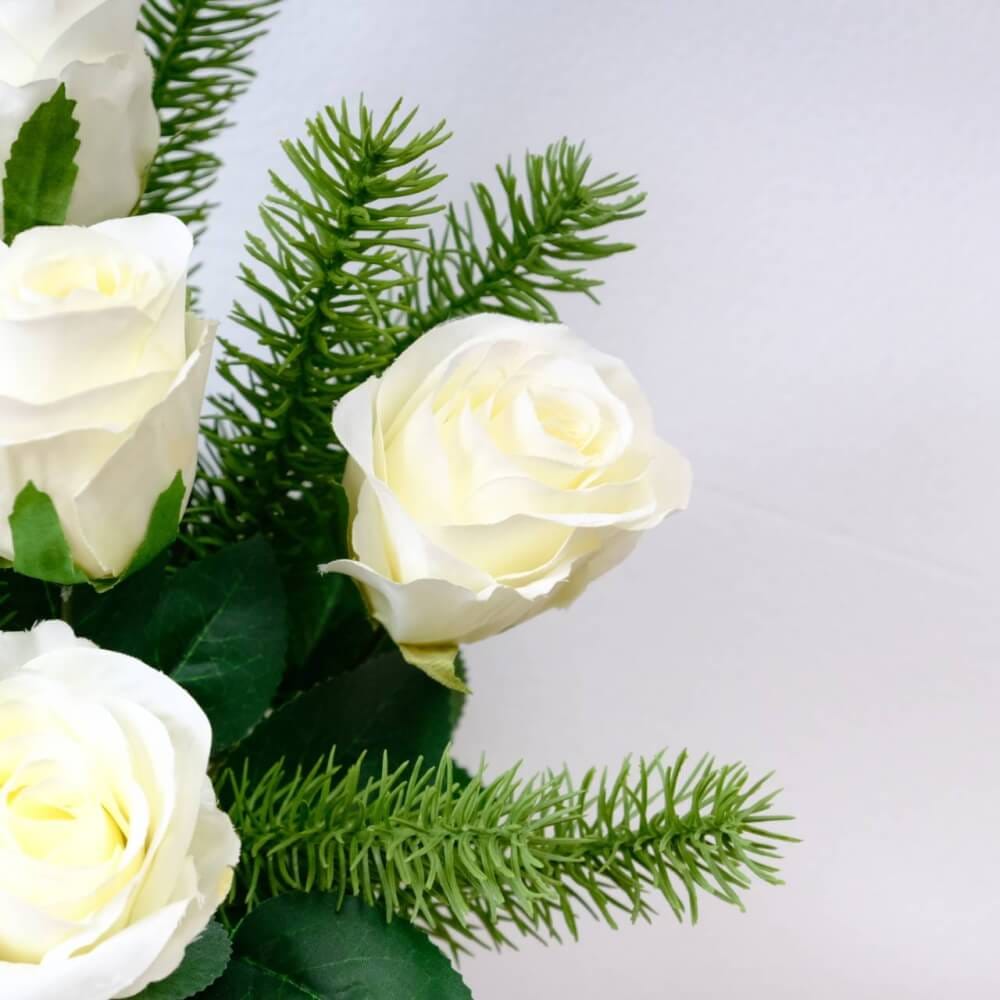 ดอกกุหลาบประดิษฐ์ผ้าในแจกัน  JGLORYFLOWER แจกันเส้นเหล็กดัดสีขาว กุหลาบขาว