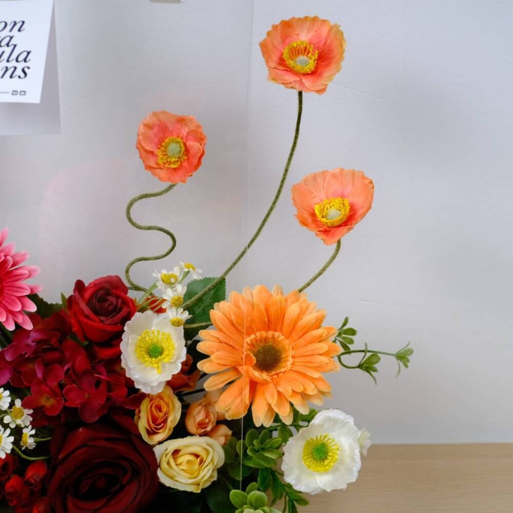 ดอกไม้ประดิษฐ์ผ้าในแจกัน  JGLORYFLOWER  แจกันพลาสติกใส รูปทรงกระเป๋า ดอกไม้คละชนิด สีแดง/ส้ม_4