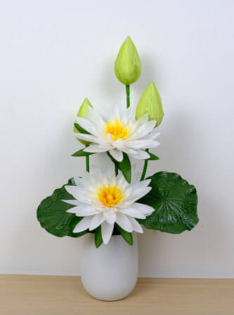 ดอกบัวประดิษฐ์ผ้าในแจกัน  JGLORYFLOWER  สีขาว แจกันเซรามิกทรงกลม_0