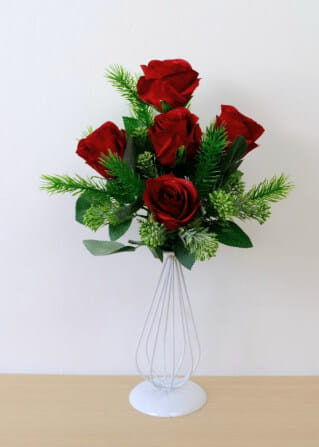 ดอกกุหลาบประดิษฐ์ผ้าในแจกัน  JGLORYFLOWER  แจกันเส้นเหล็กดัดสีขาว รูปทรงเชิงเทียน  กุหลาบสีแดง_0