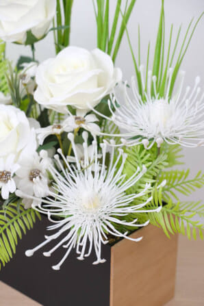 ดอกกุหลาบประดิษฐ์ในแจกัน  JGLORYFLOWER สีขาว_2