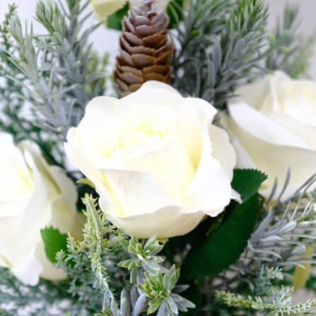 ดอกกุหลาบประดิษฐ์ผ้าในแจกัน  JGLORYFLOWER   แจกันเส้นเหล็กดัดสีขาว  ดอกกุหลาบสีขาว_3