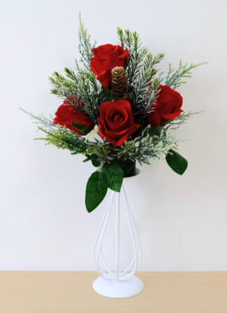 ดอกกุหลาบประดิษฐ์ผ้าในแจกัน  JGLORYFLOWER  แจกันเส้นเหล็กดัดขาว กุหลาบสีแดง_6