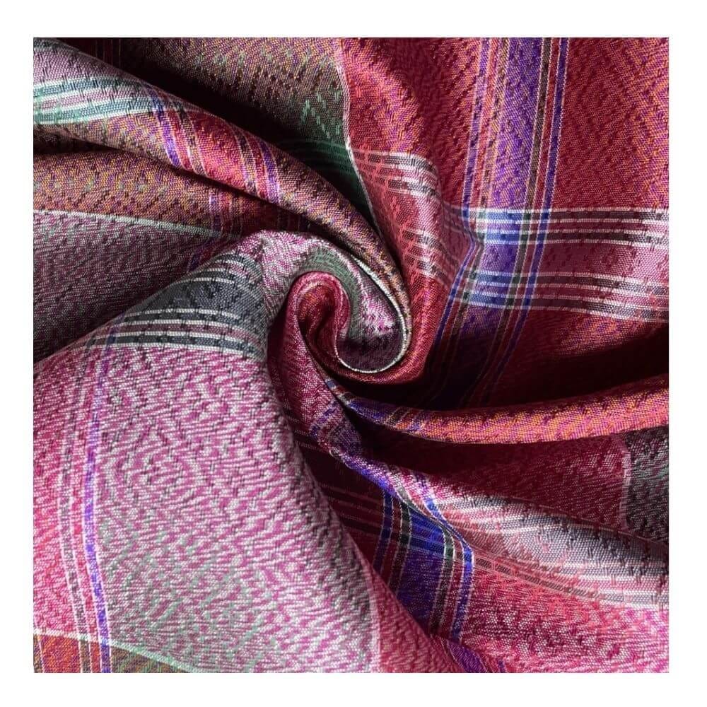 ผ้าโสร่งไหมแท้ CHOBMAI SILK ขนาด 1X1 เมตร ควบหางกระรอก สีแดงสลับสีชมพู_0