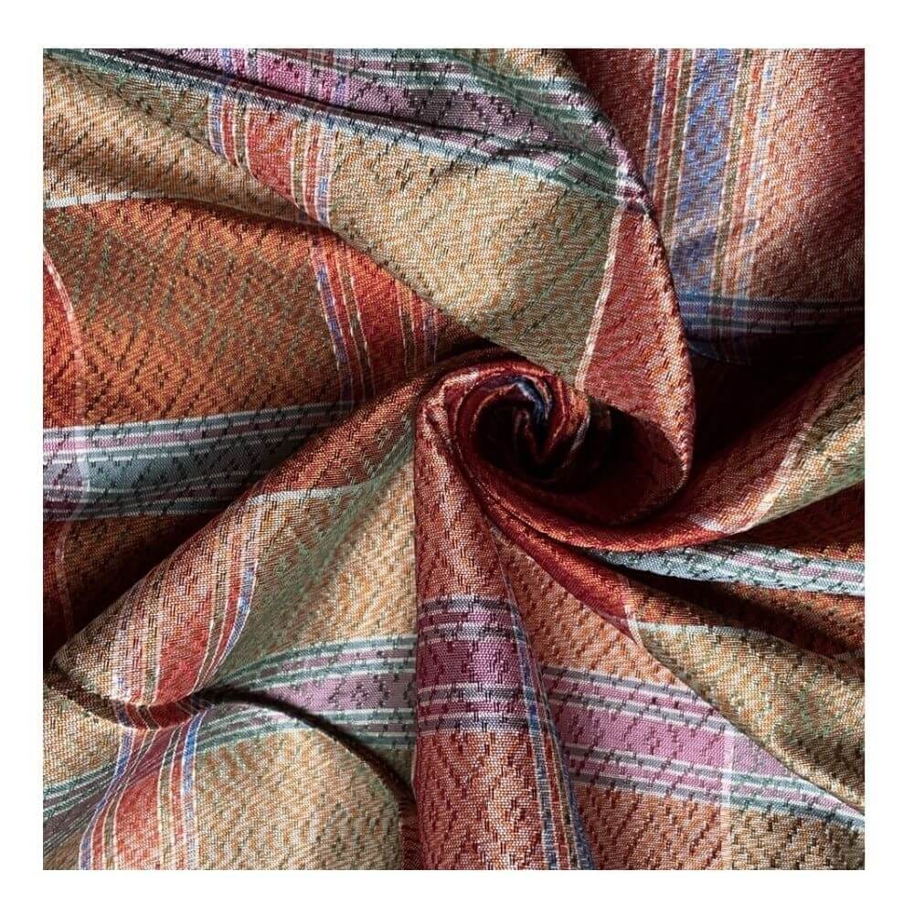 ผ้าโสร่งไหมแท้ CHOBMAI SILK ขนาด 1X1 เมตร ยกดอกลูกแก้ว สีน้ำตาลอ่อนสลับน้ำตาลเข้ม_1