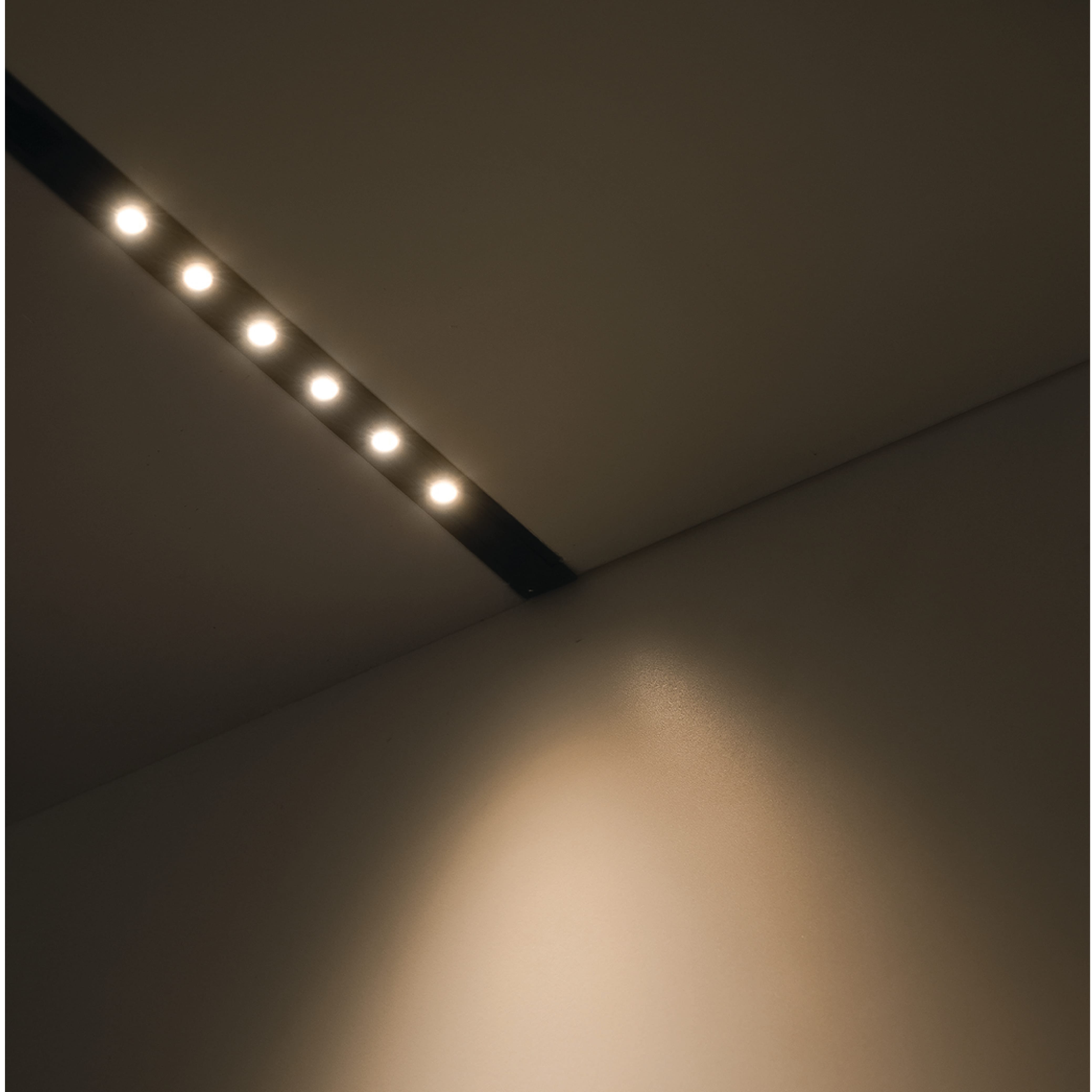 แทรคไลท์ LED แบบแม่เหล็ก SL LIGHTING CABINET GRILL 10มม. 1.9 วัตต์ 24 โวลต์ WARM WHITE สีดำ_3